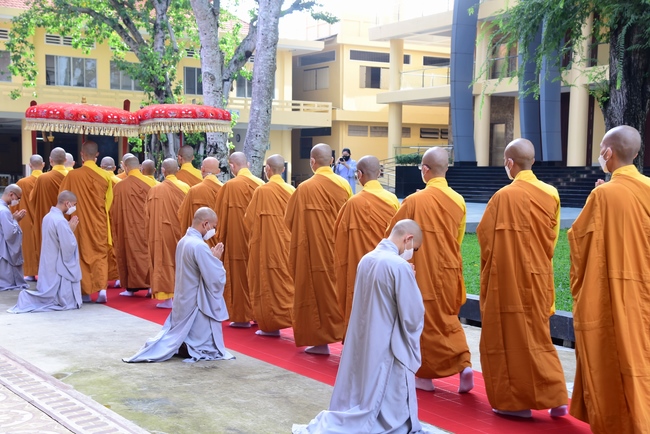 Lễ truyền giới Sa di Phương Trượng